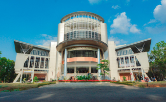 スマラン国立大学<