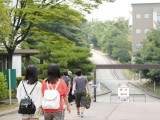 7月12日名古屋経済大学オープンキャンパス受付に向かう